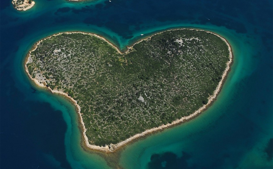 Heart shaped Island Galesnjak Pervan HTZ copy1 940x580