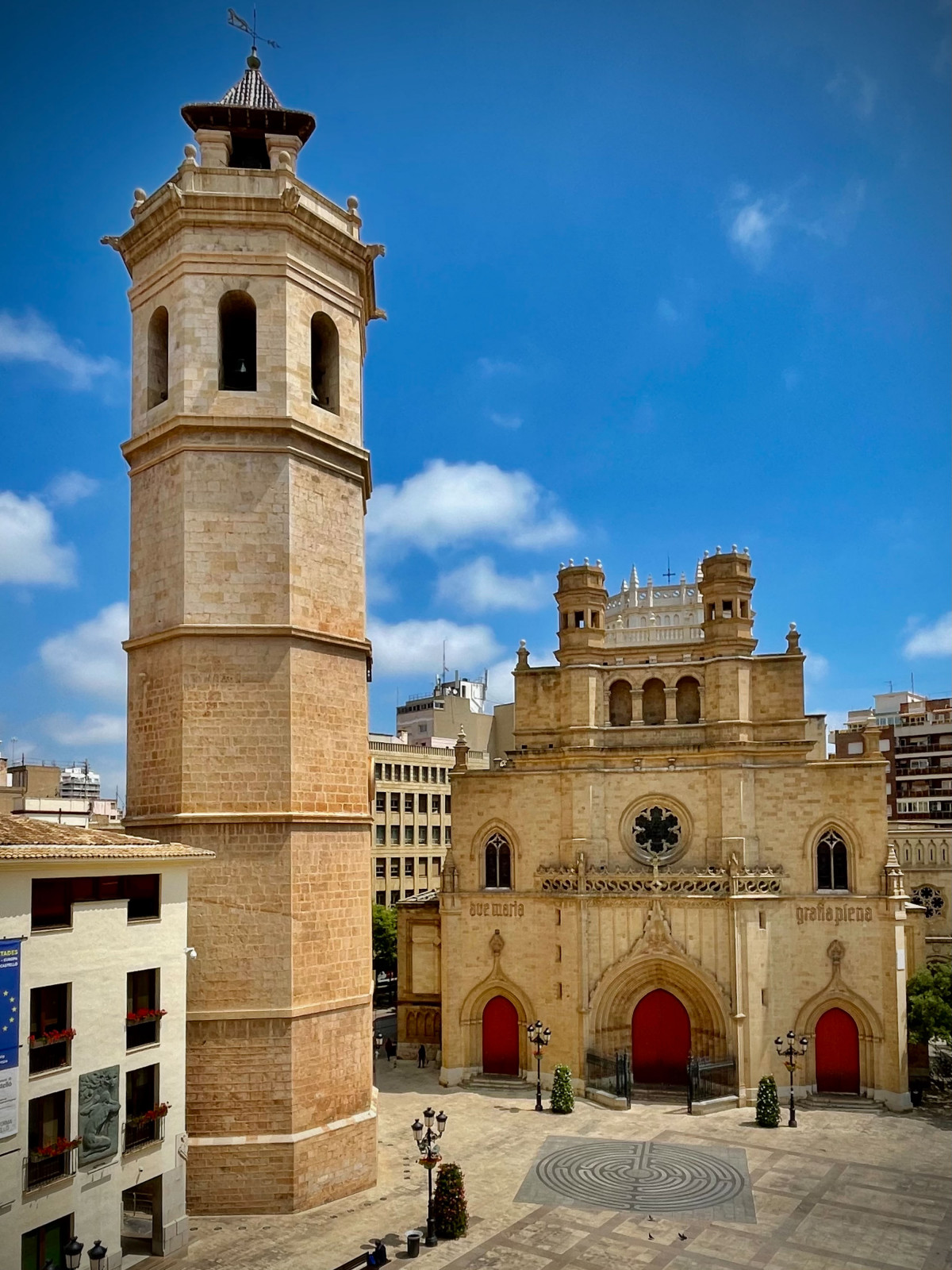 Torre Fadru00ed y Concatedral Santa Maru00eda