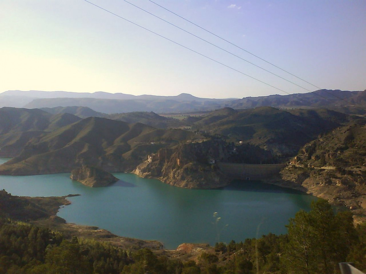 Vista del Embalse de la Fuensanta en 2008