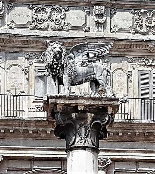 PALACIO MAFFEI COLUMNA DEL LEÓN DE SAN MARCOS