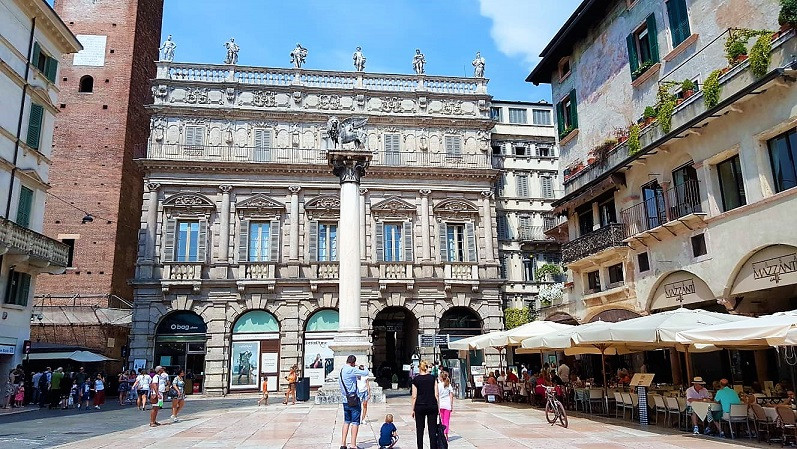 PALACIO MAFFEI EN PLAZA DE LAS HIERBAS