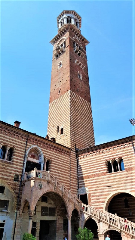 PLAZA DE LOS SEÑORES   PALACIO DE LA RAZÓN Y SU TORRE DE LOS LAMBERTI