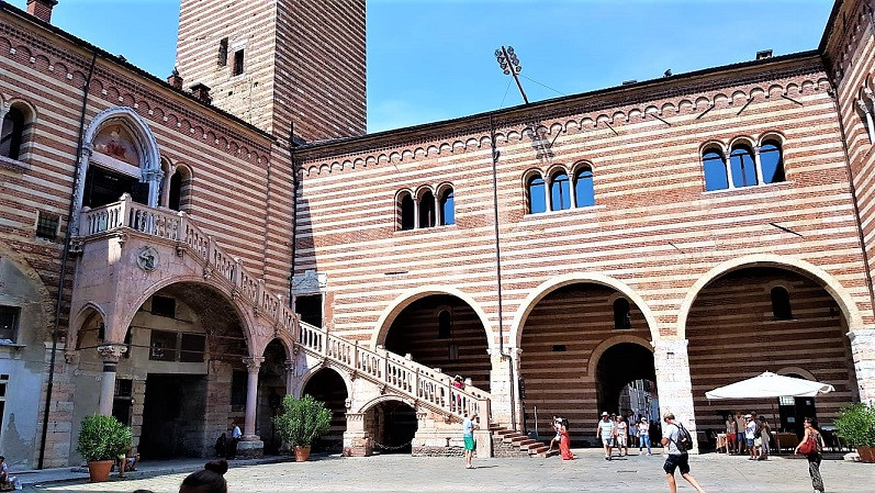 PLAZA DE LOS SEÑORES   PALACIO DE LA RAZÓN