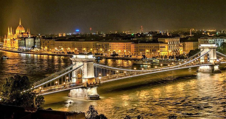 BUDAPEST 1 PUENTE DE LAS CADENAS