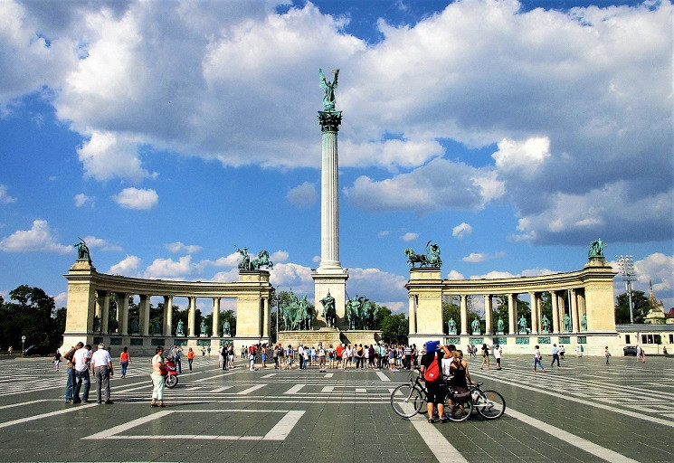 BUDAPEST 4 PLAZA DE LOS HÉROES