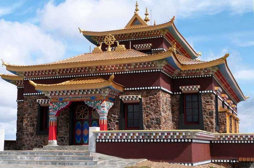 Templo budista en las sierras de minas