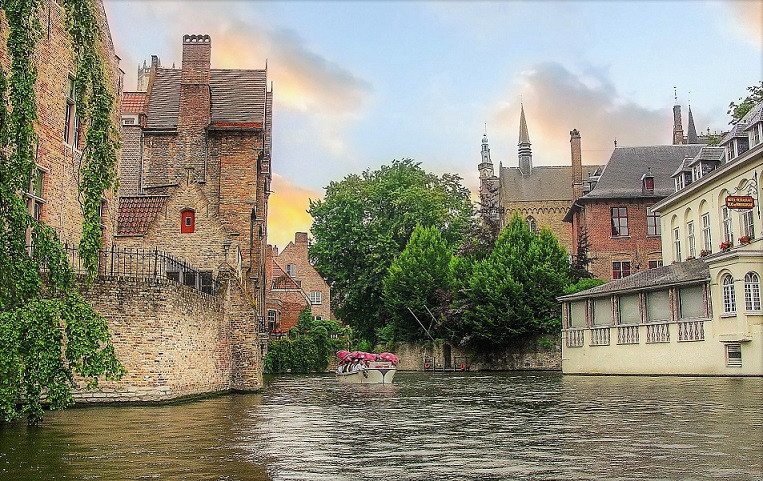 BRUJAS 7 VIAJES Y LUGARES