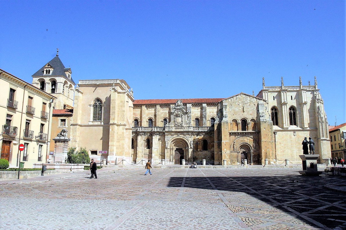 BASILICA DE SAN ISIDORO EXTERIOR