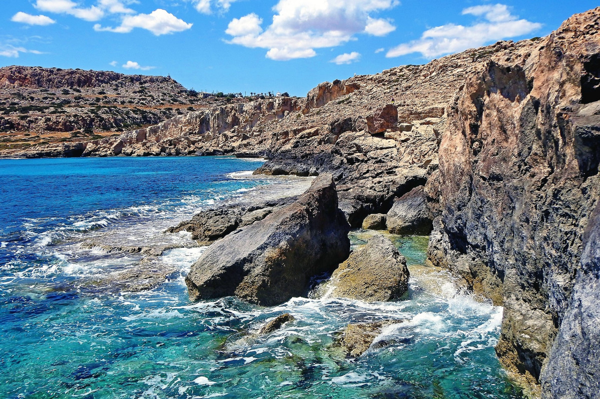 Rocky coast 7227785 1920