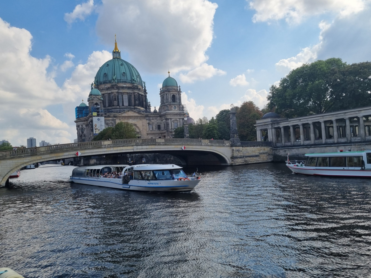 3 LA CATEDRAL DESDE EL Spree