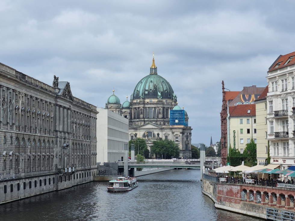 CATEDRAL DE BERLIN DESDE EL RIO