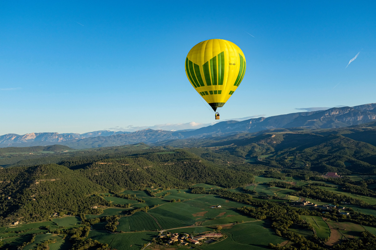 Vuelo en globo con almuerzo, cava y fotos y visita a la bodega Abadal con cata de vinos (Barcelona) 2