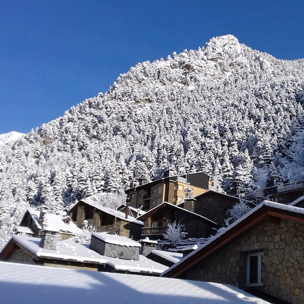 Gozar la nieve, al calor del mayor centro termal de Europa 2