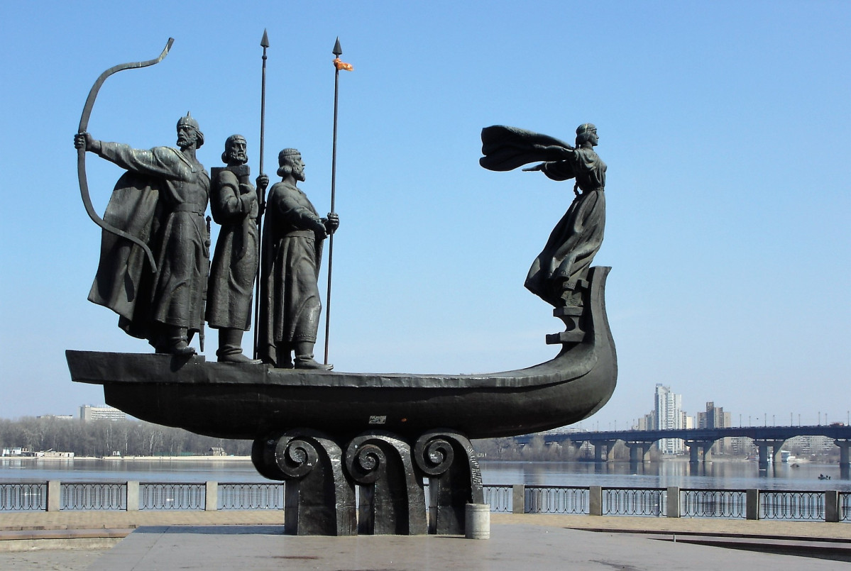 MONUMENTO A LOS FUNDADORES EN KIEV