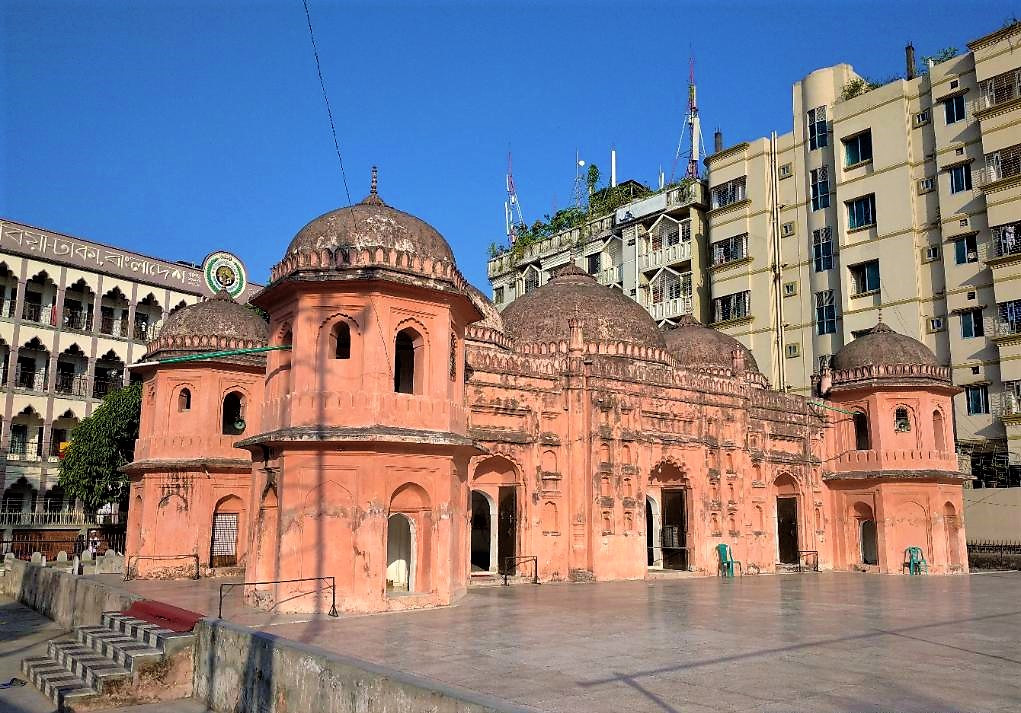 Saat Gombuj Jaame Masjid