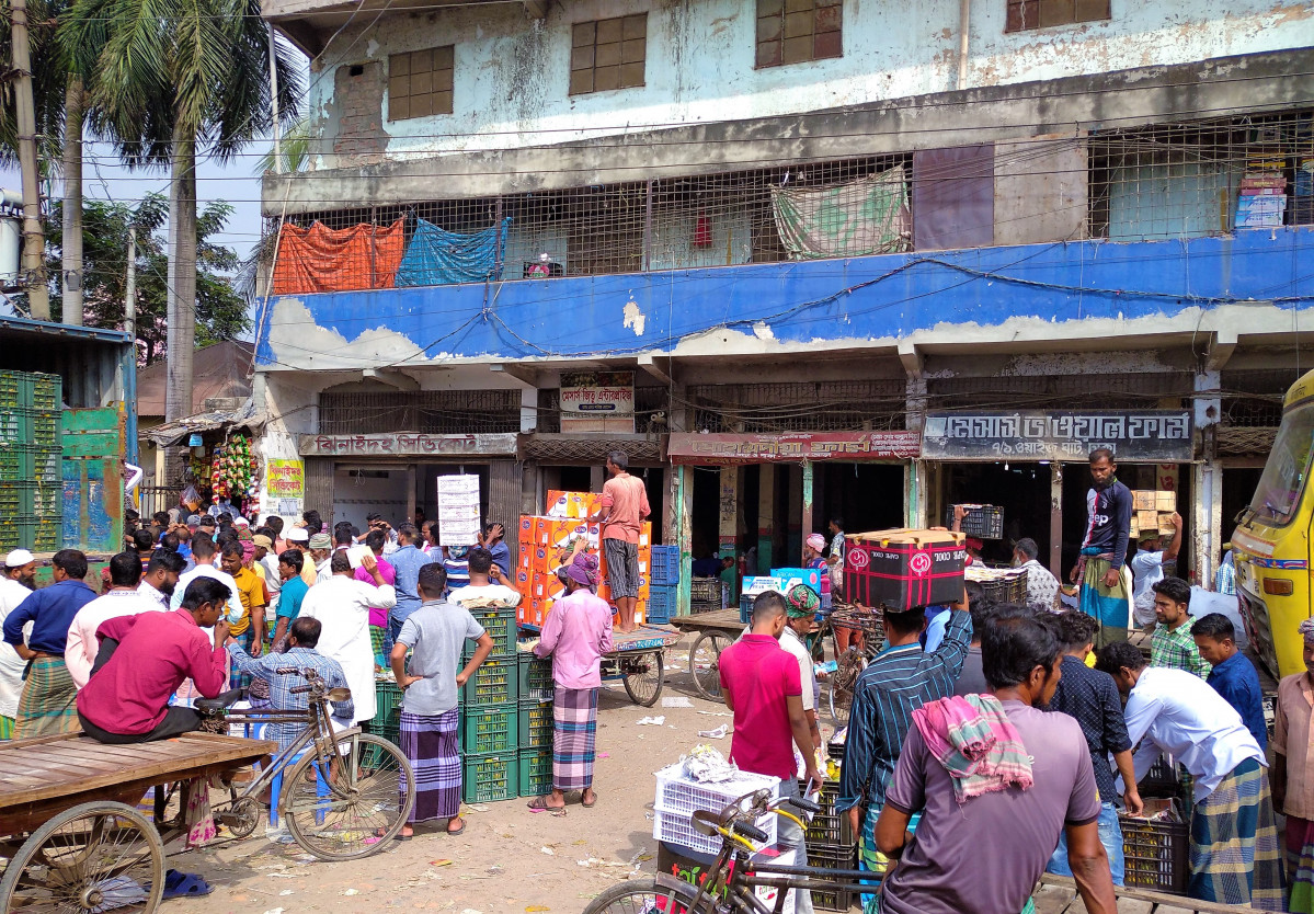 Sadarghat street market