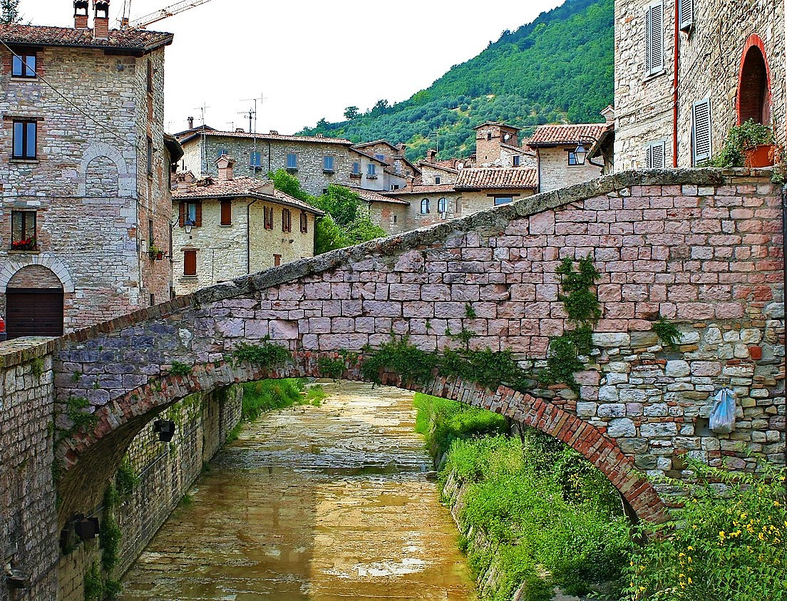 Gubbio g32d168bce 1280