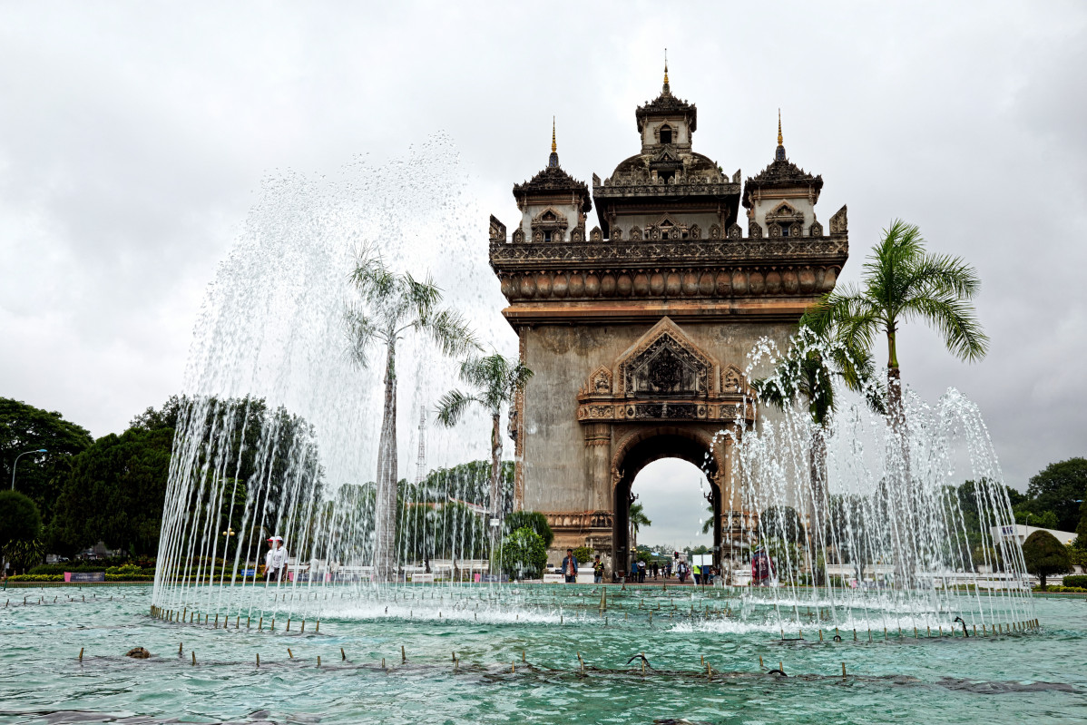 2... Vientiane Arco del Triunfo Patuxay