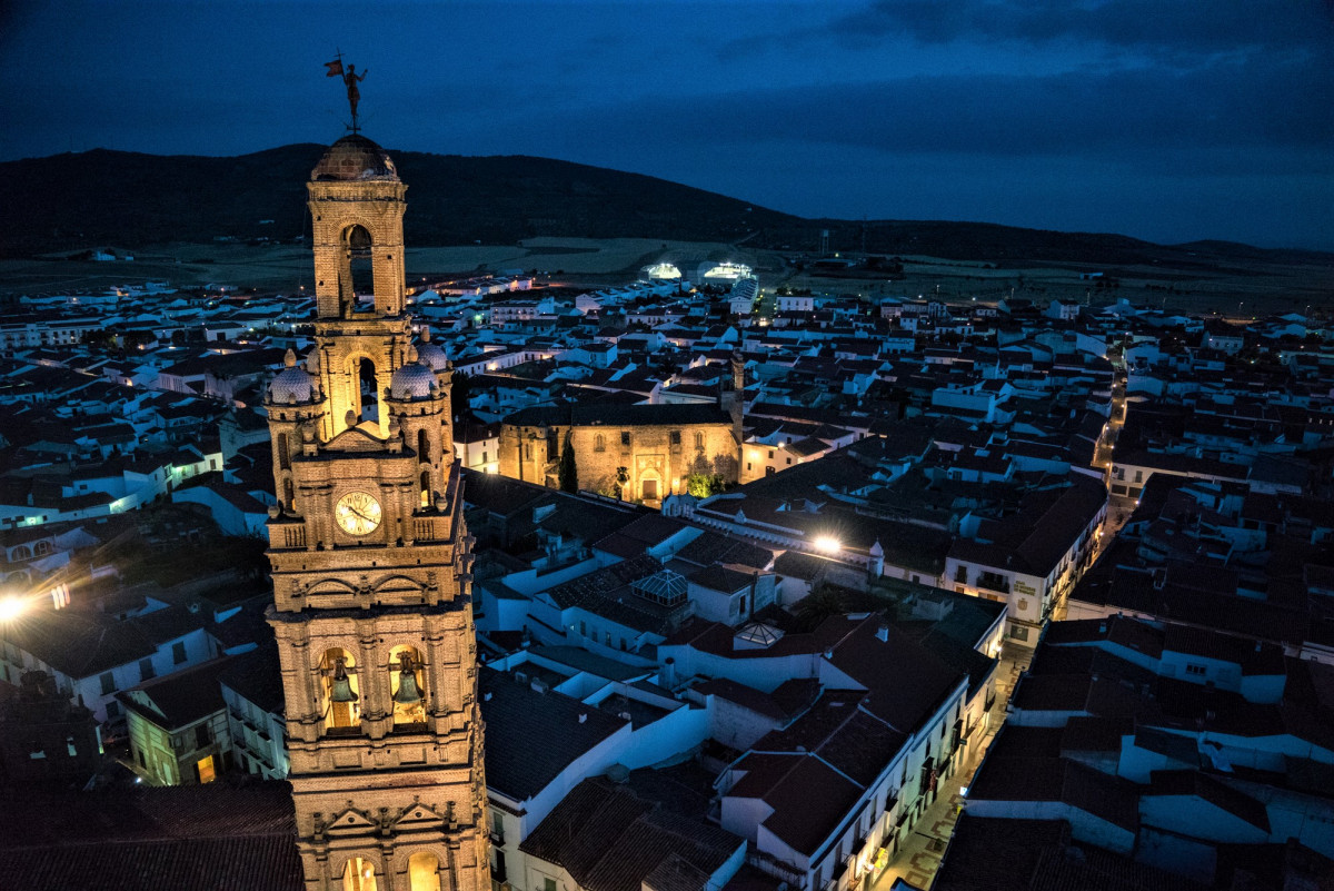 Llerena iluminada 20