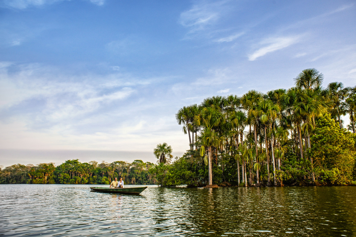 Paseo en bote y observando naturaleza. Lago Sandoval. Puerto Maldonado © Luis Francisco Gonzales PROMPERÚ