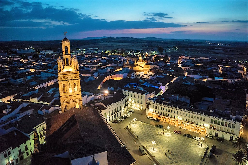 Llerena   Plaza de noche