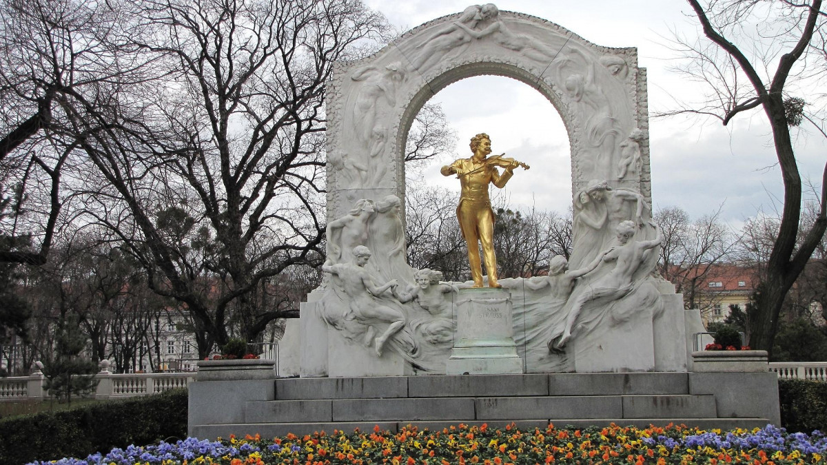 14.  VIENA Johann Strauss 