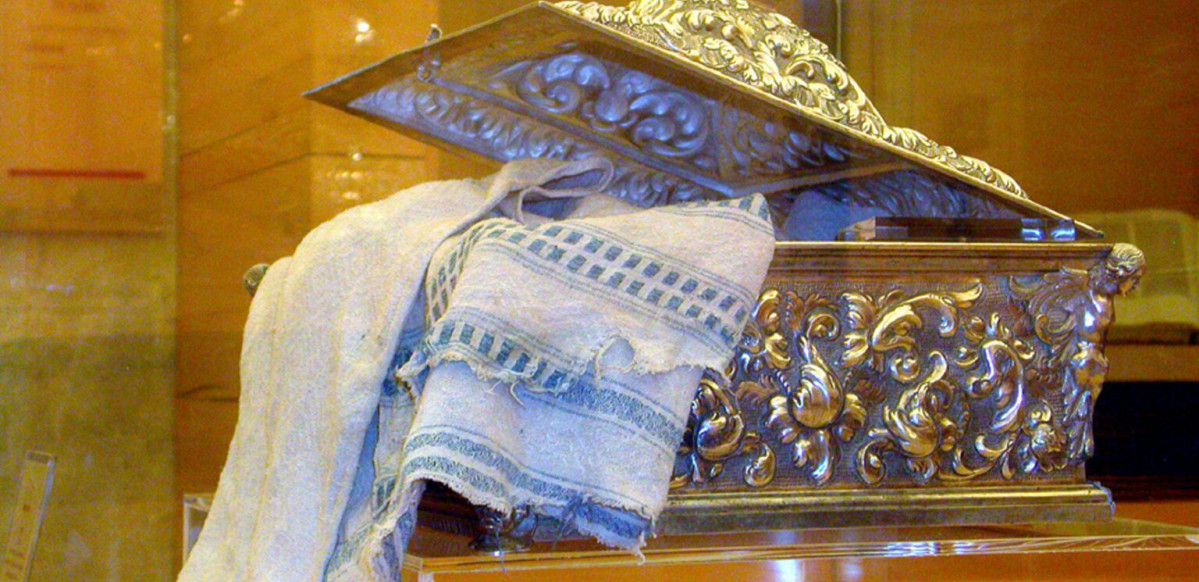 Mantel de coria 01 1536x745