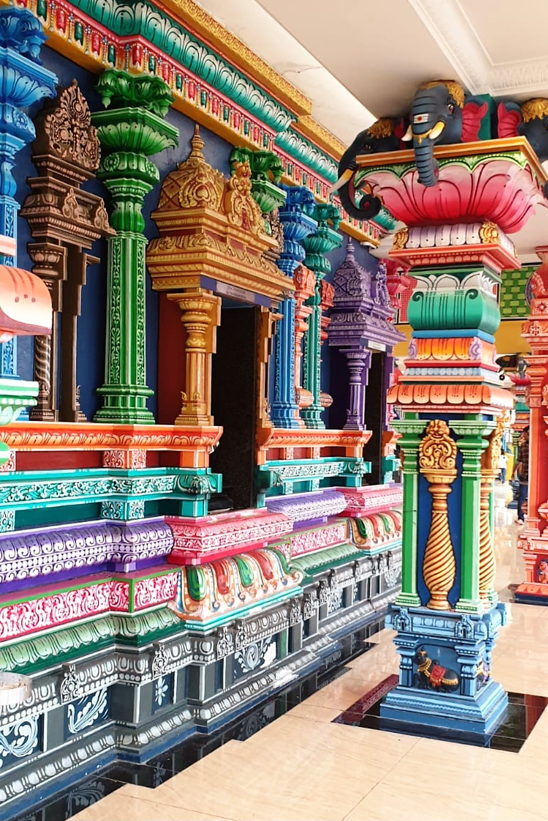 Interior de un templo budista