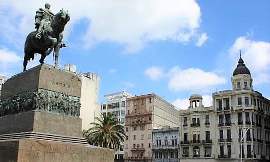 Plaza independencia artigas