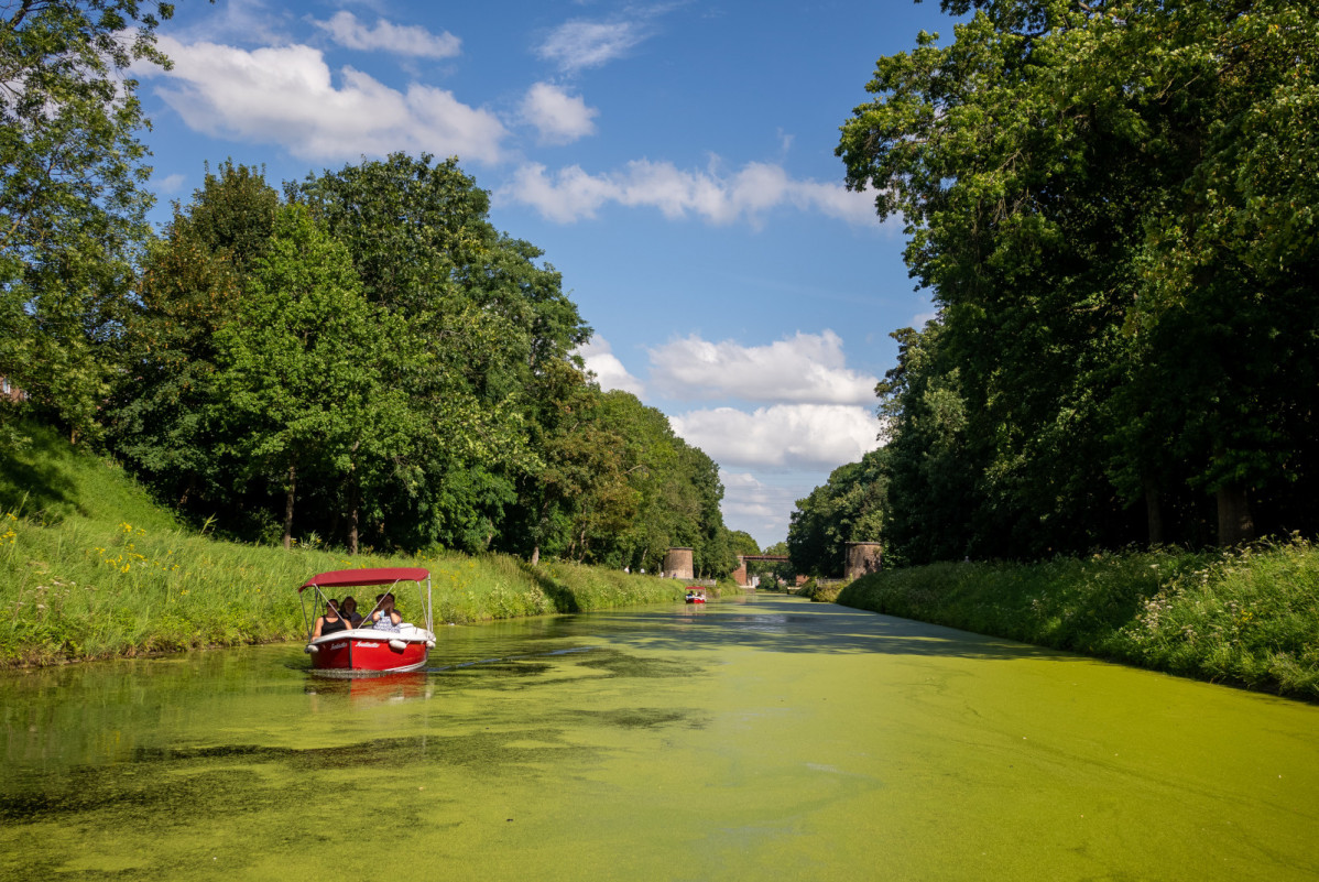 00049210 WBT  Periples et cie Croisière sur le canal du centre vers La Louvière