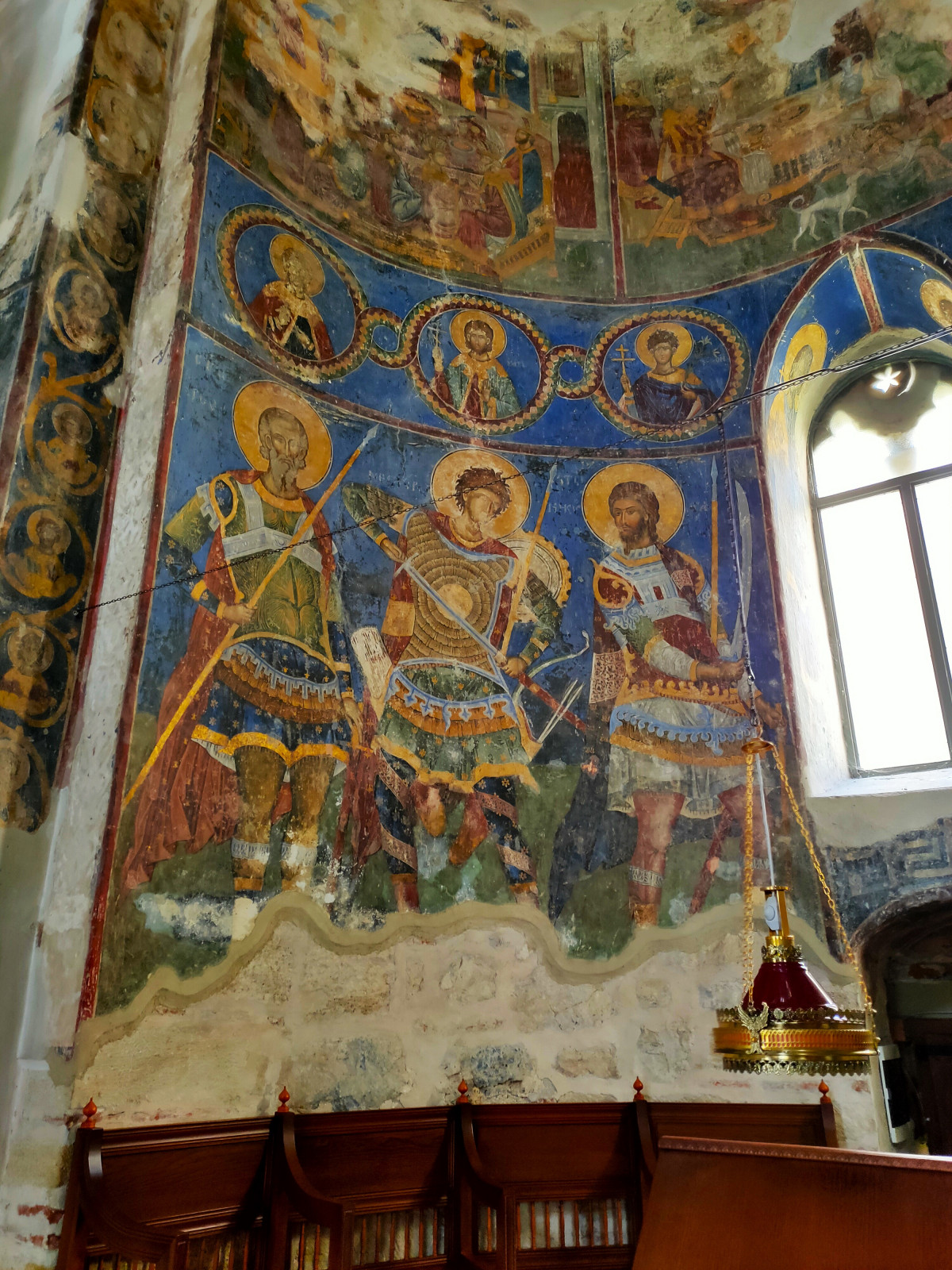 Manasija frescos de los santos guerreros