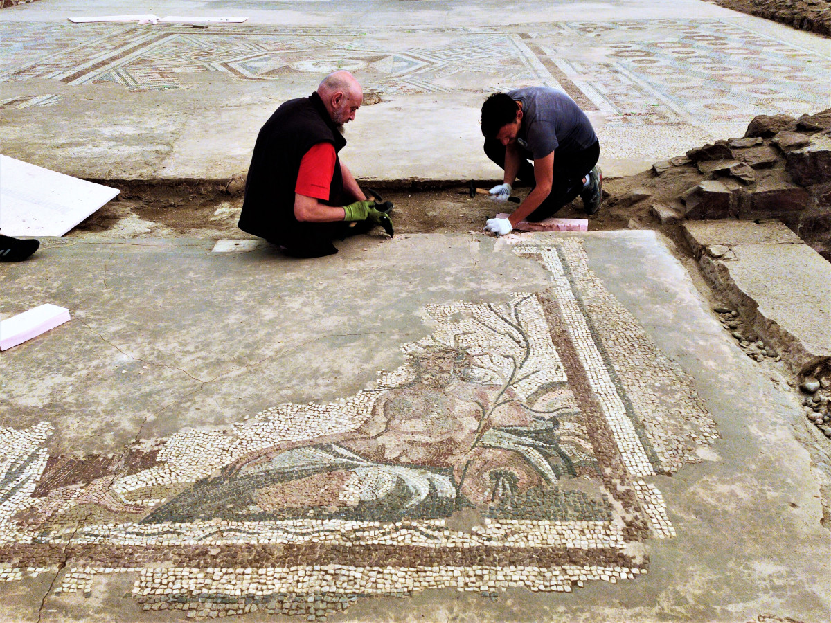 Mosaico con divinidad fluvial 2