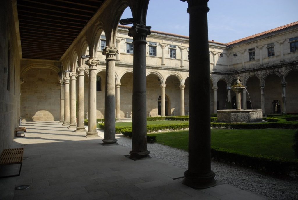 Claustro del monasterio de San Clodio, en Leiro.