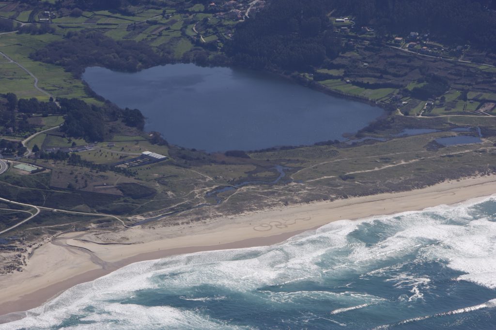 Playa y laguna en Ferrol.