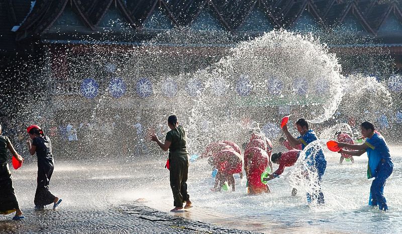 Celebración del Songkran. / Foto: 三色人.