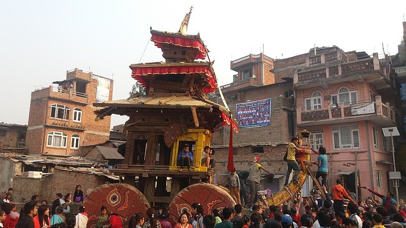 Tradicional carro en la fiesta del Bisket Jatra en Bhaktapur. / Foto: Punya (Own work)